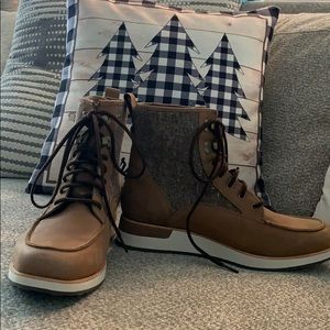 NWOB Women MERRELL Boot